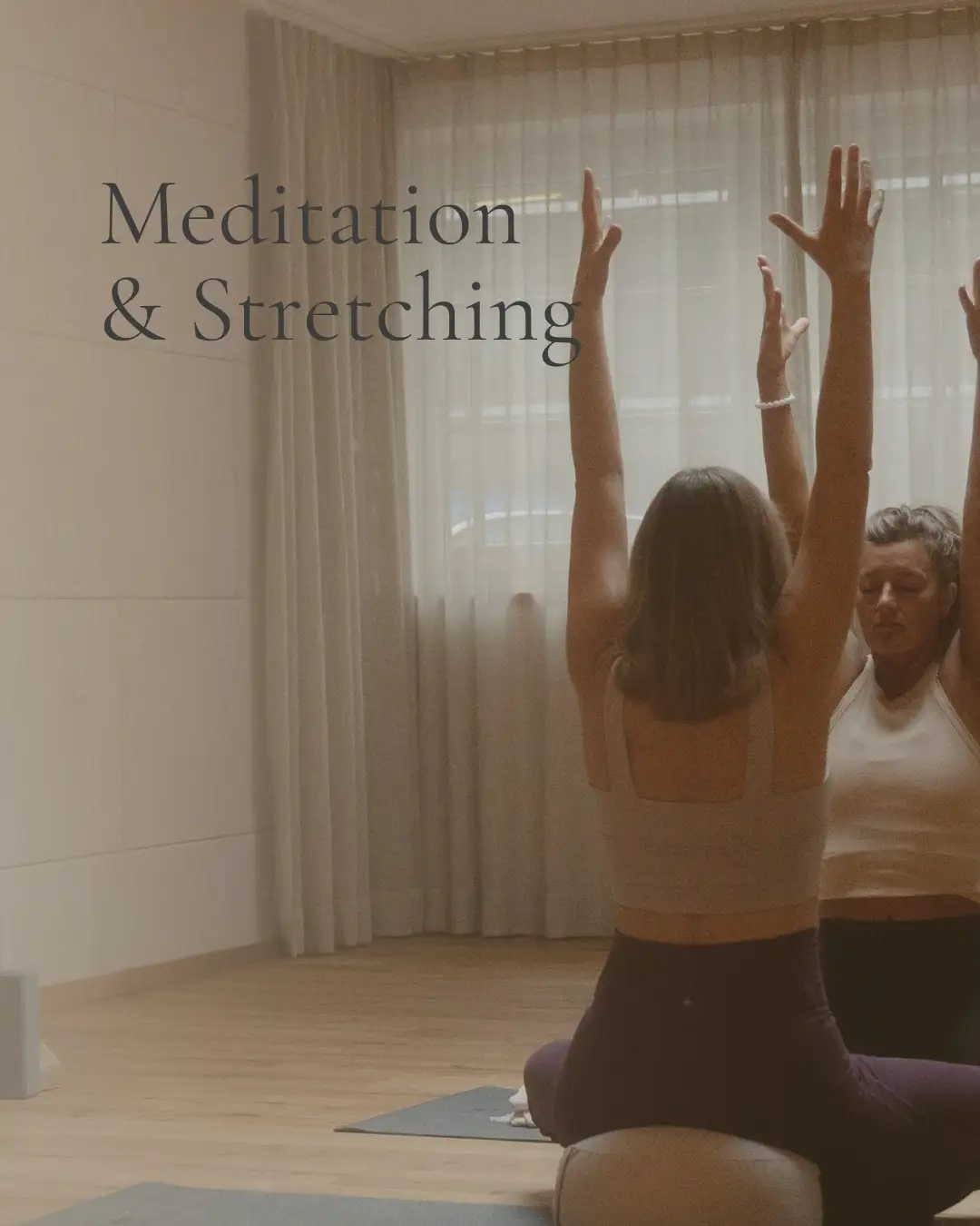 Meditation und Stretching im Yogastudio Breath of Alps
